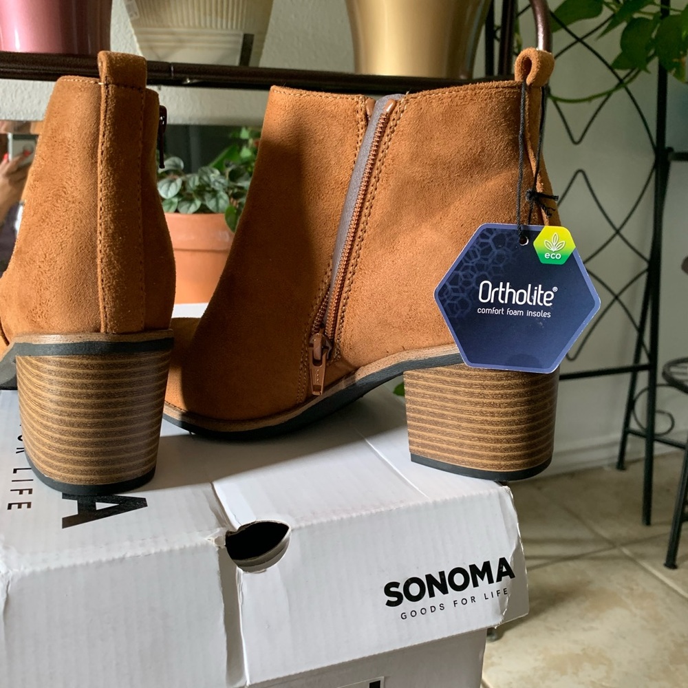 Sonoma booties. Size 6W. - Picture 2 of 4
